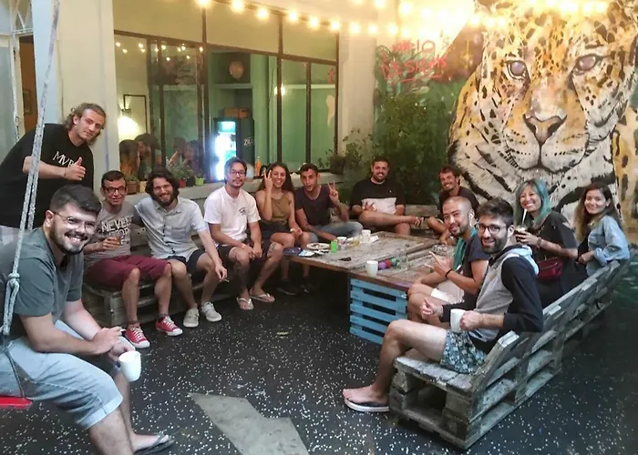 Habemus Hostel