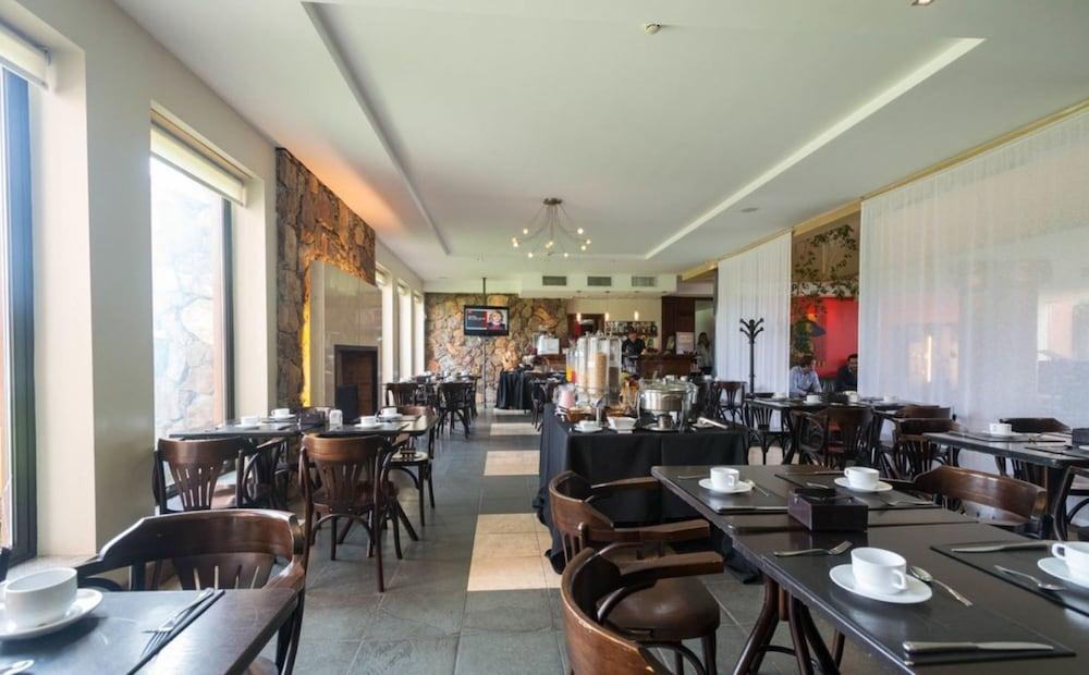 Regency Park 4*