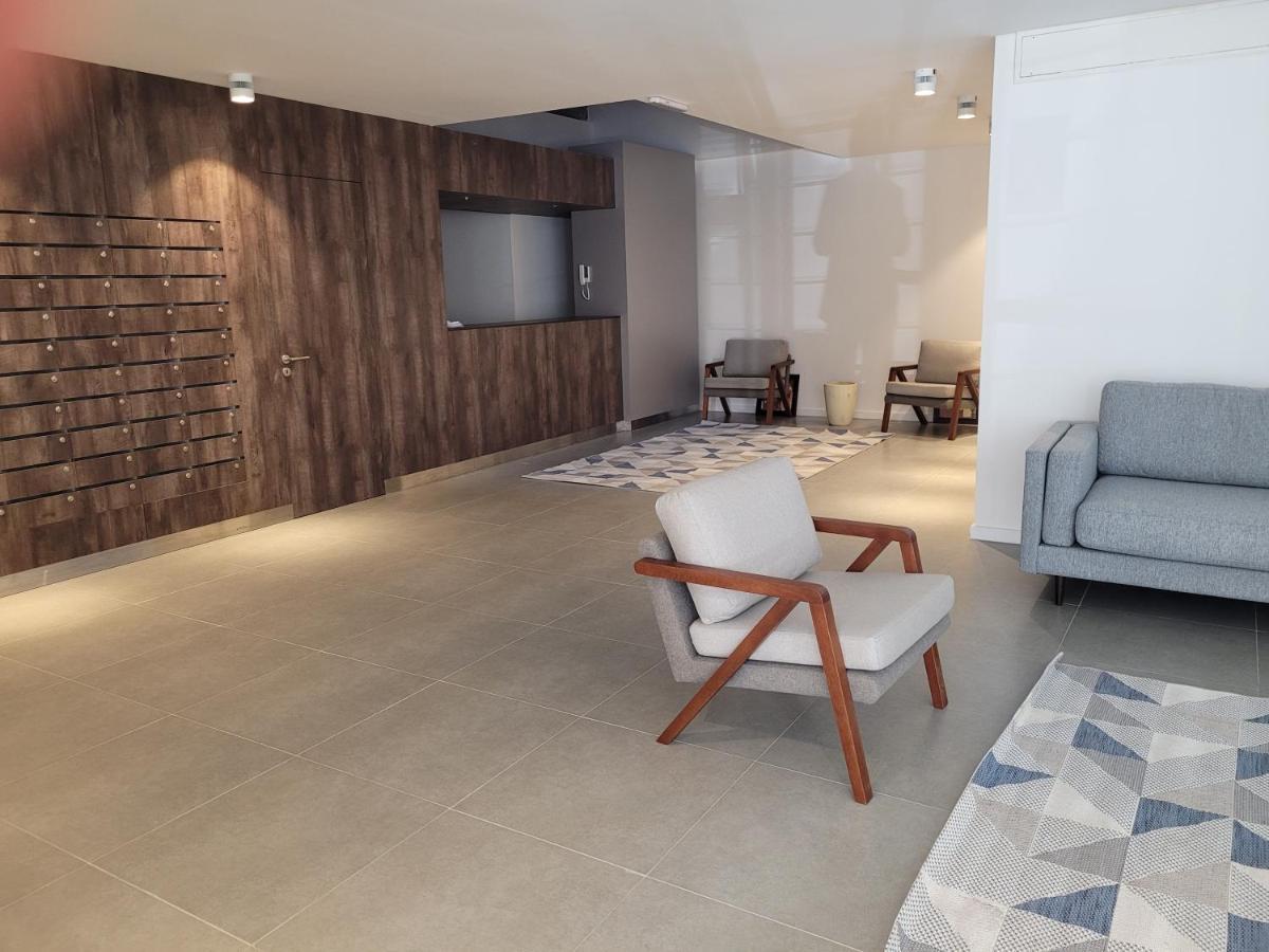 Presno 01- Piso 9 Bien Ubicado Apartamento *
