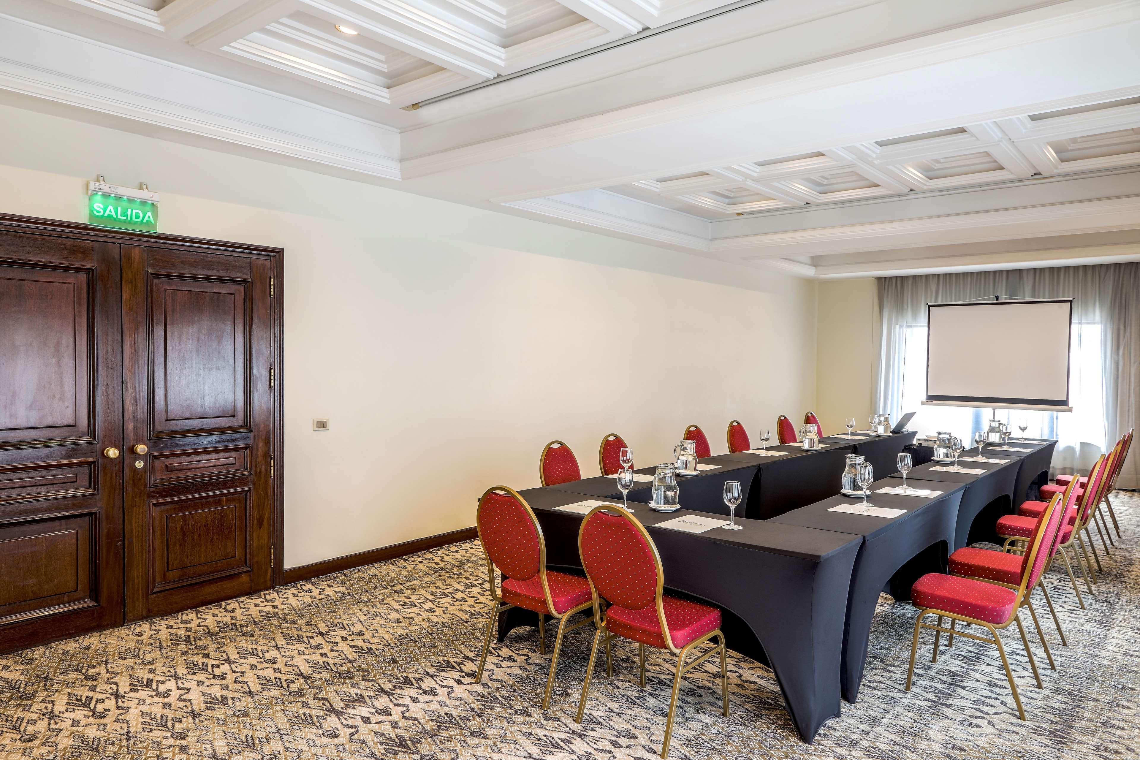 Hotel Radisson Victoria Plaza 5*