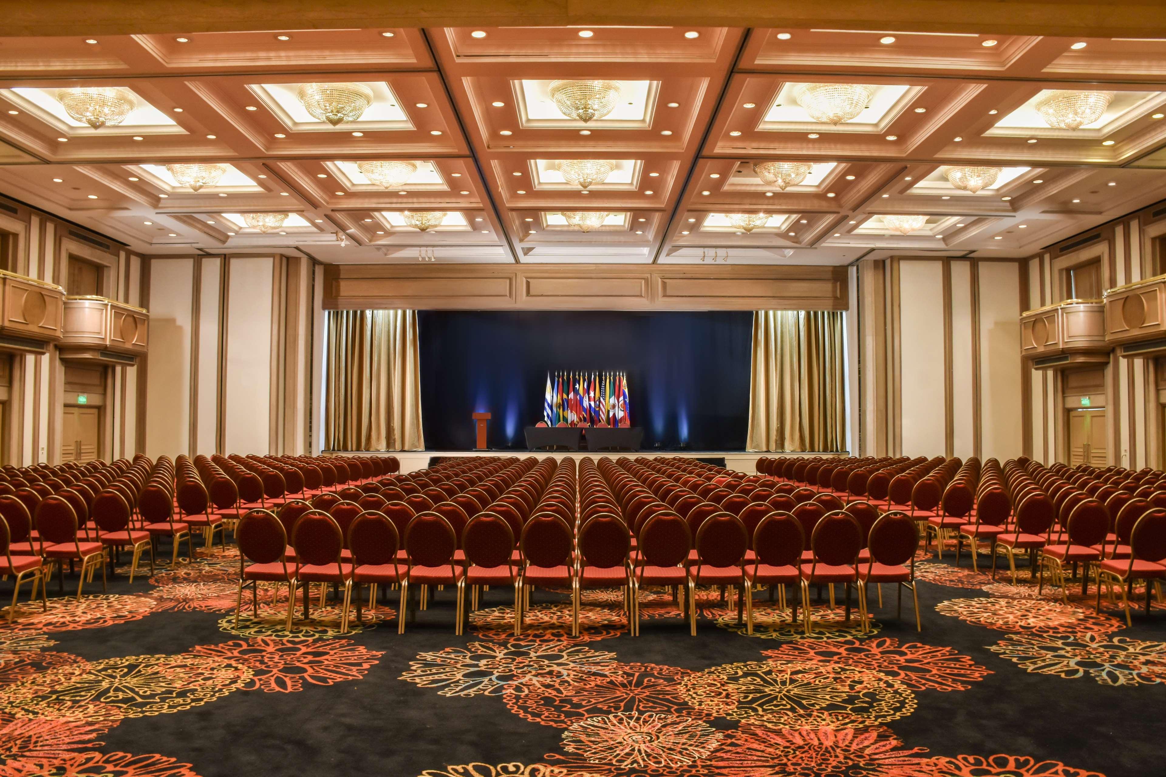 Radisson Victoria Plaza Hotel