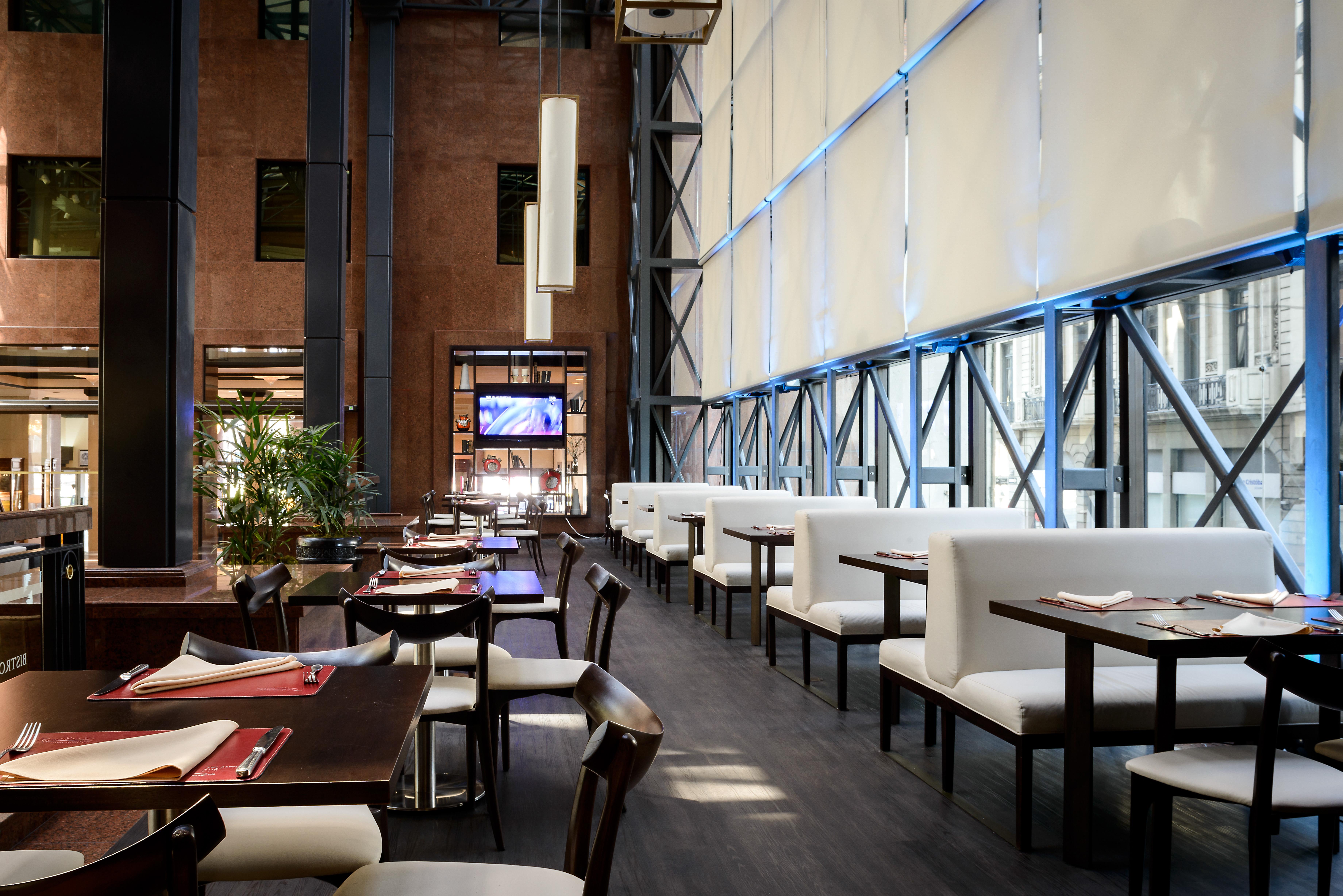 Radisson Victoria Plaza Hotel 5*