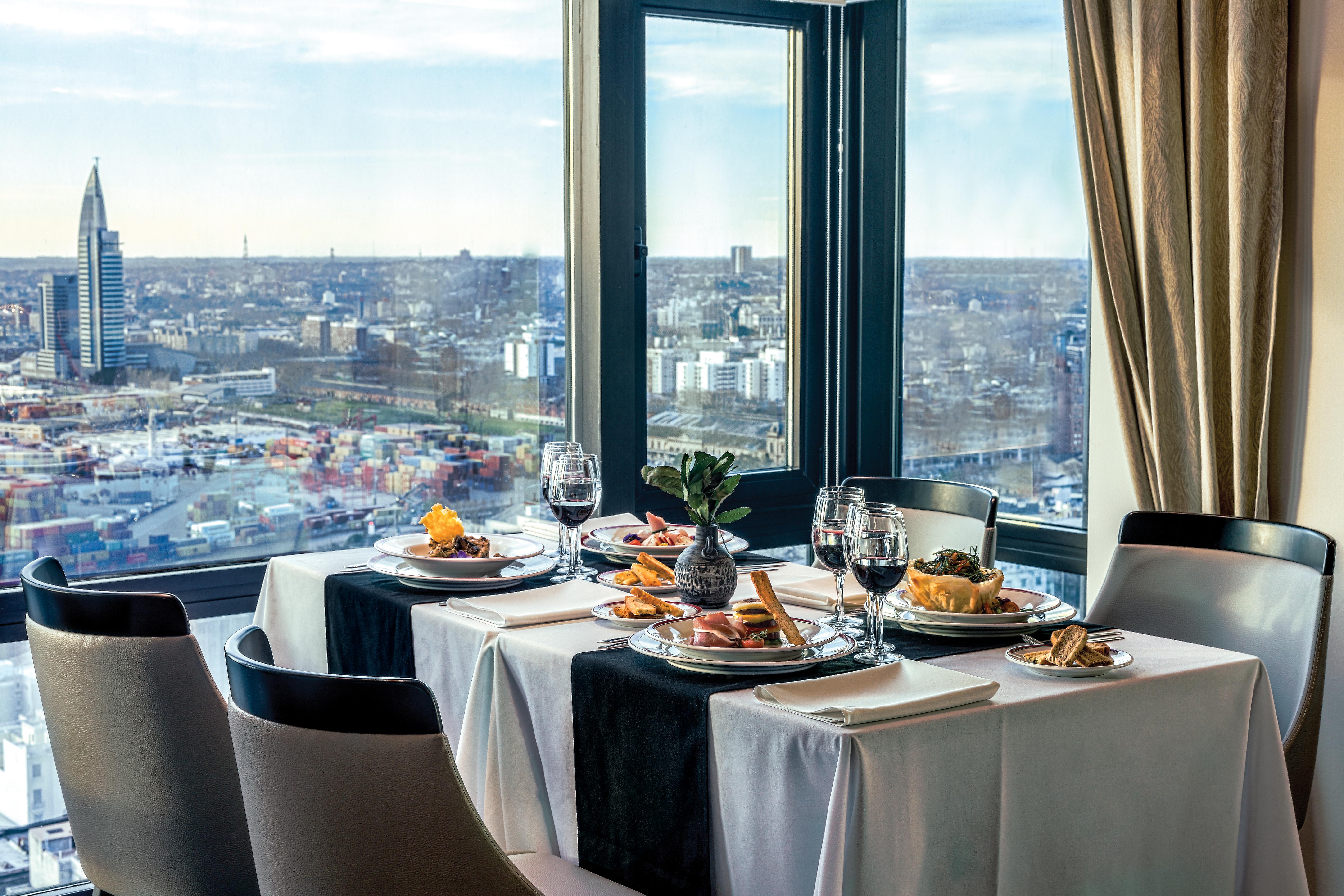 Radisson Victoria Plaza 5*