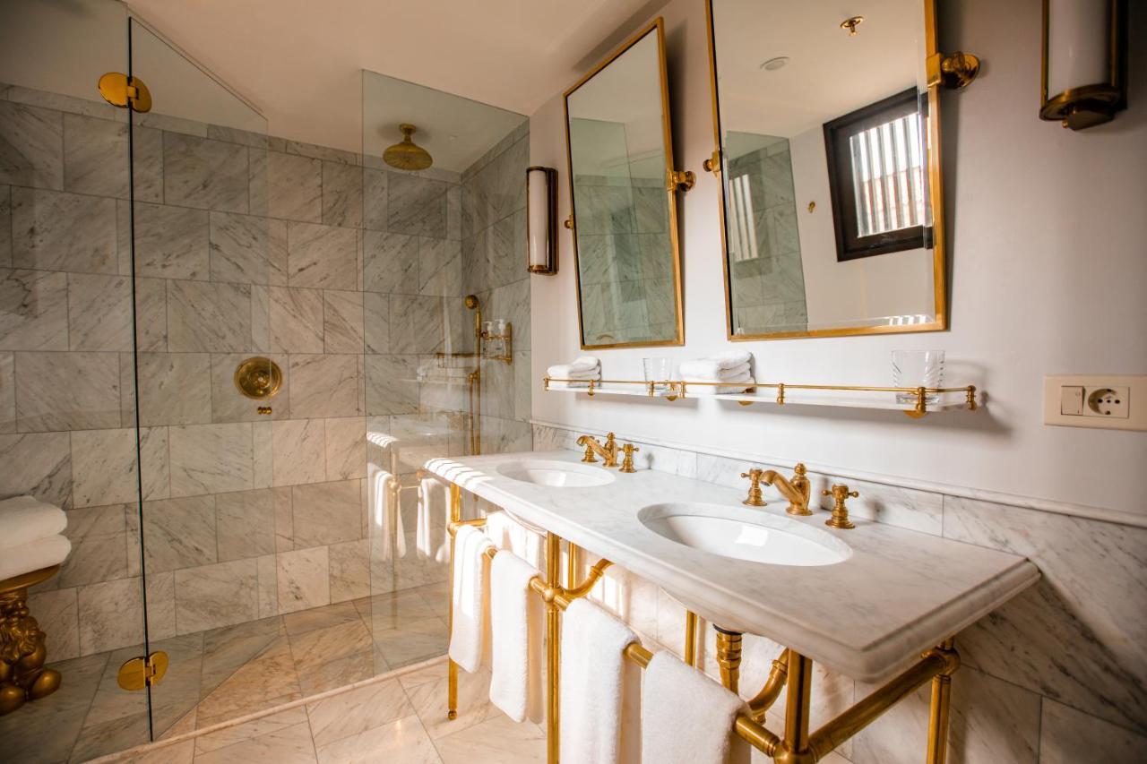 - Leading Of The World Hotel