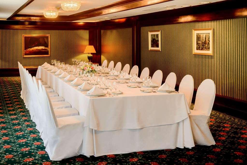 Radisson Victoria Plaza Hotel
