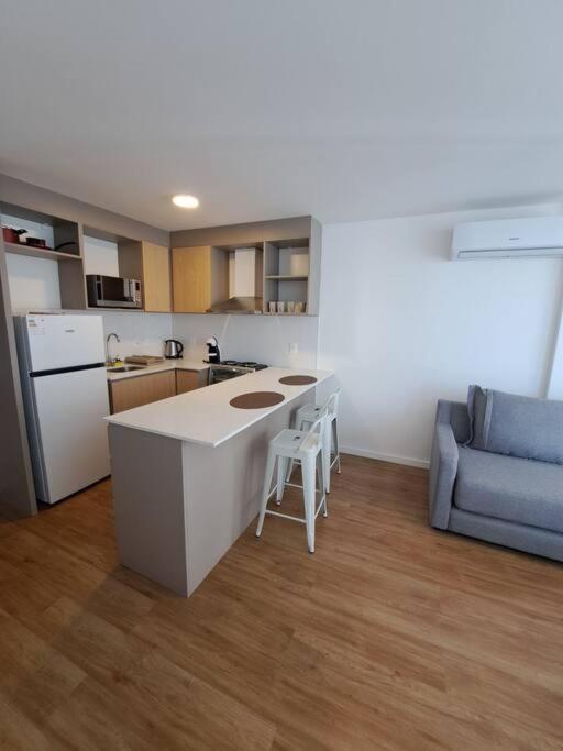 4 Personas, Nuevo, Centrico * Montevideo