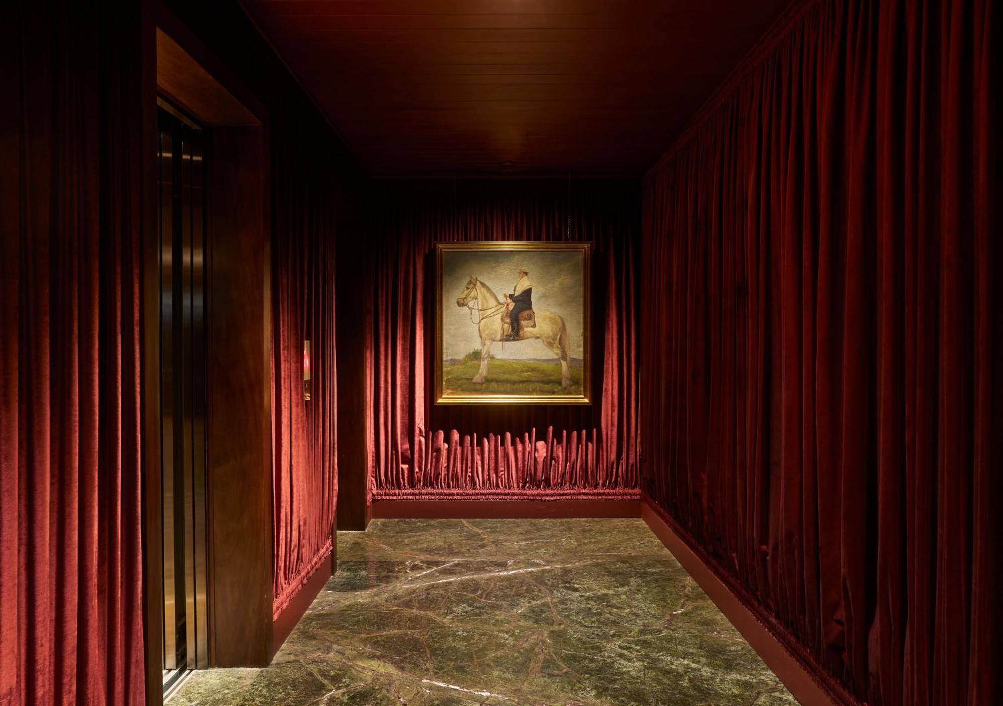 - Leading Of The World Hotel 5*