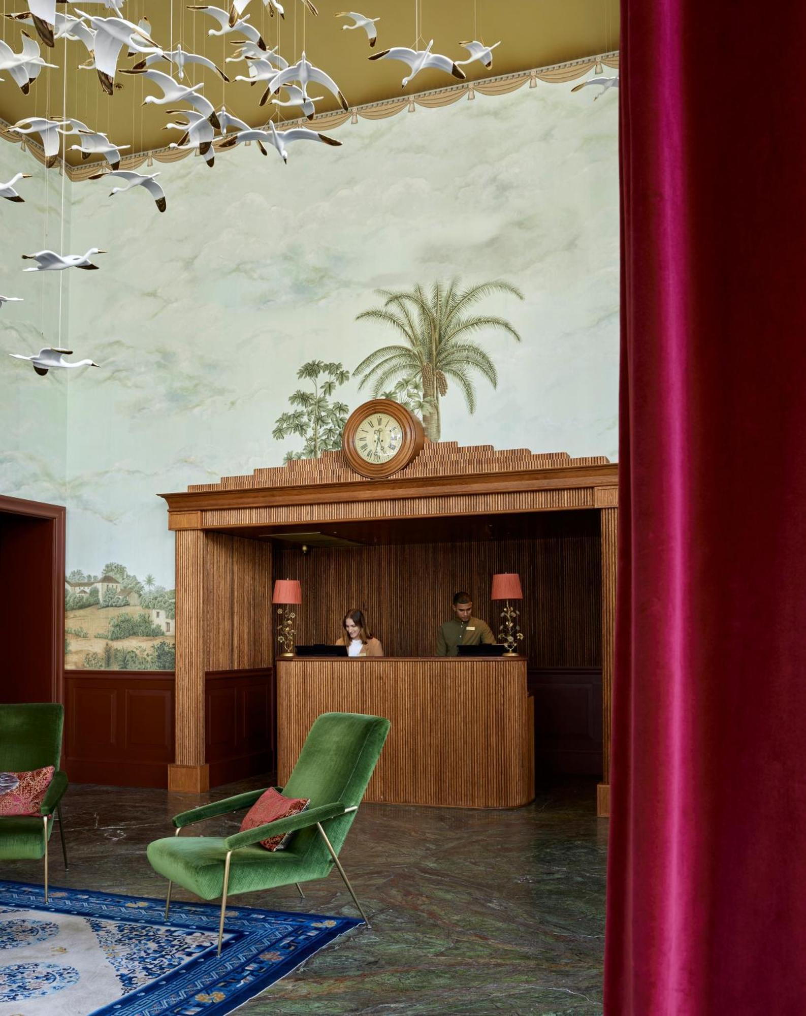 - Leading Of The World Hotel