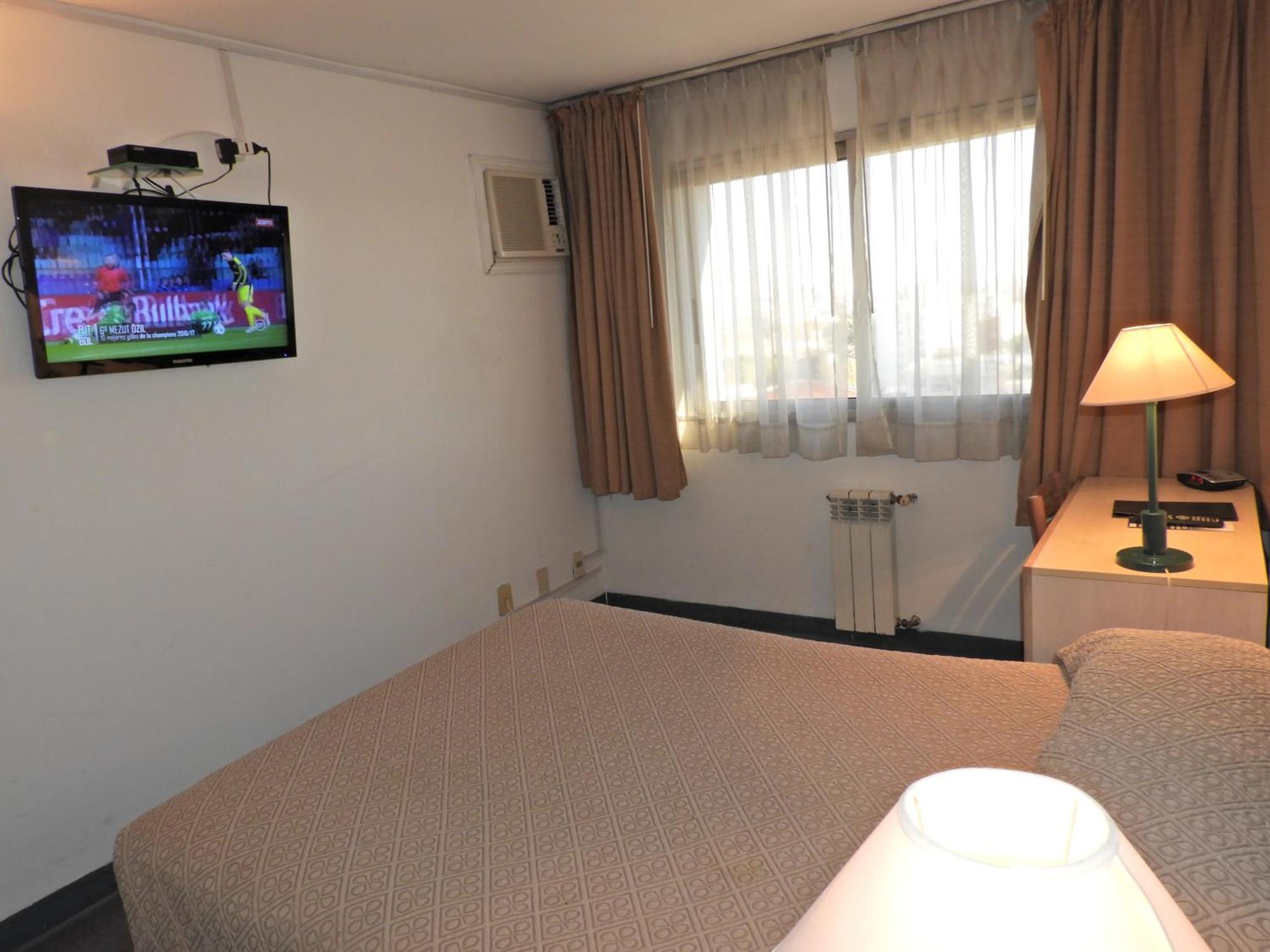 Tres Cruces Hotel 3*