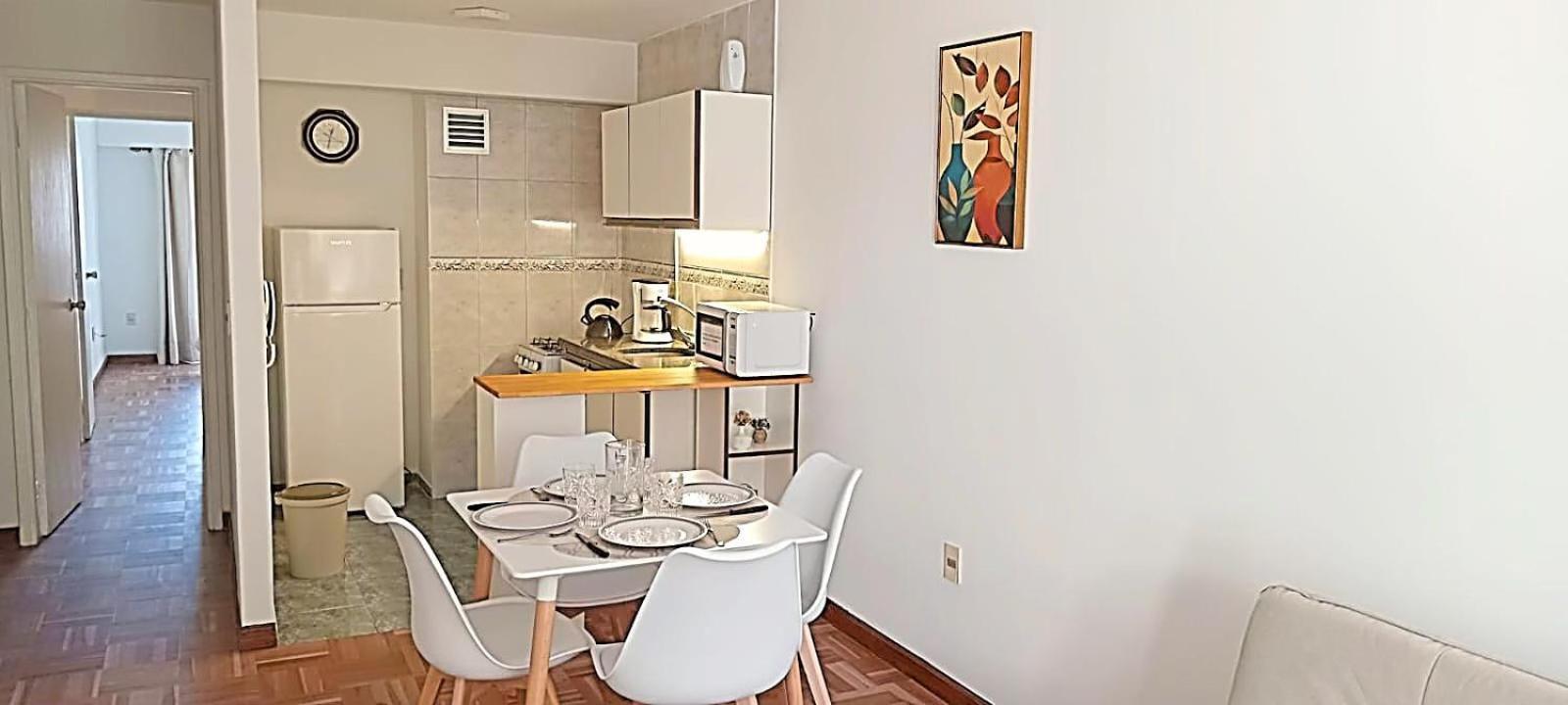 Comodo Centrico Con Garaje Montevideo