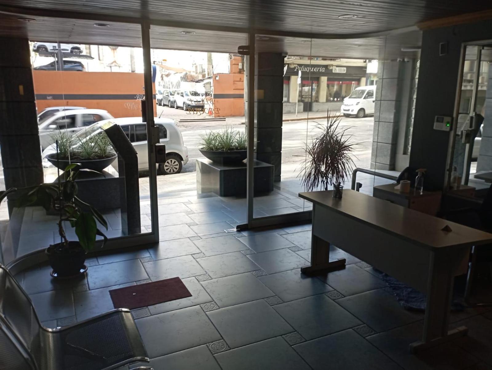 Comodo Centrico Con Garaje Montevideo