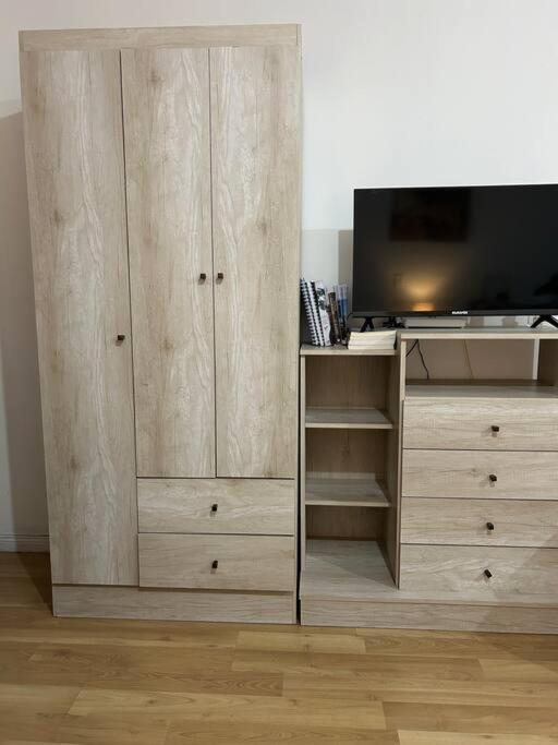 Apartamento Hermoso Y Monoambiente En Tres Cruces *
