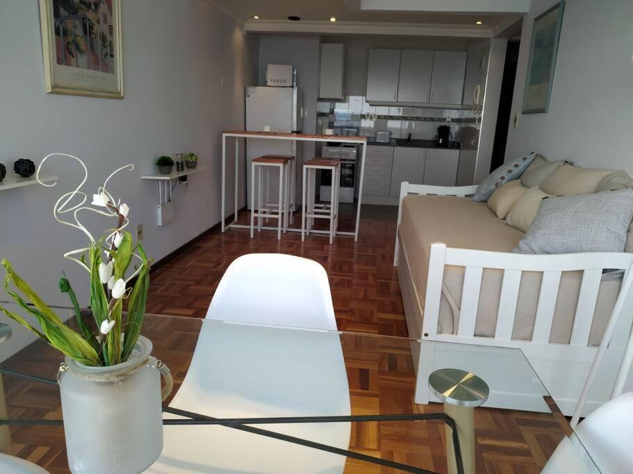 Moderno Apto En Piso 9 Con Vista A Playa Pocitos! * Montevideo