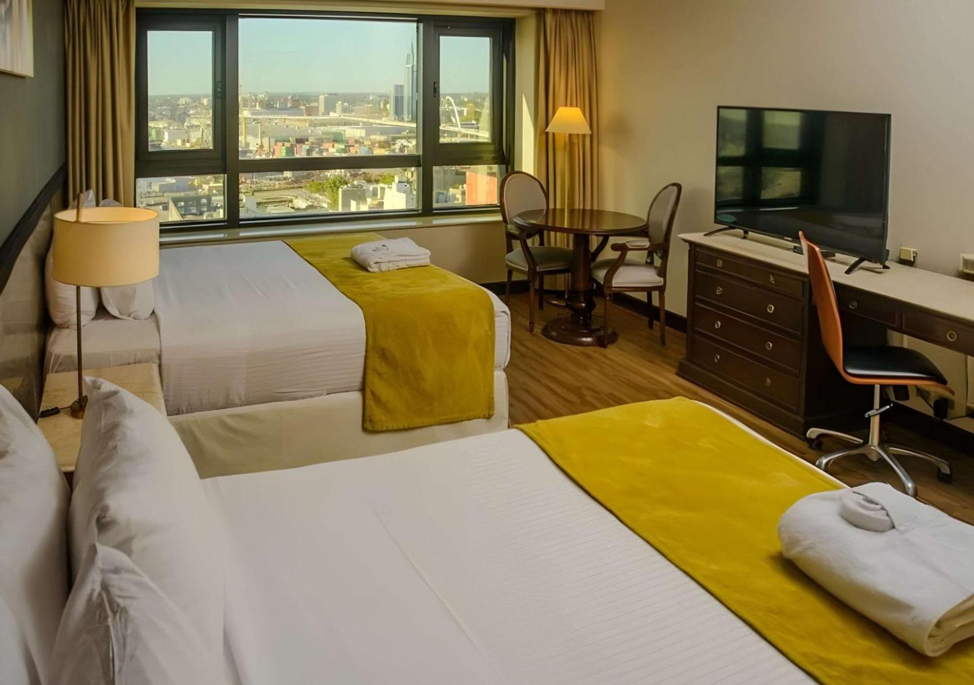 Radisson Victoria Plaza Hotel 5*