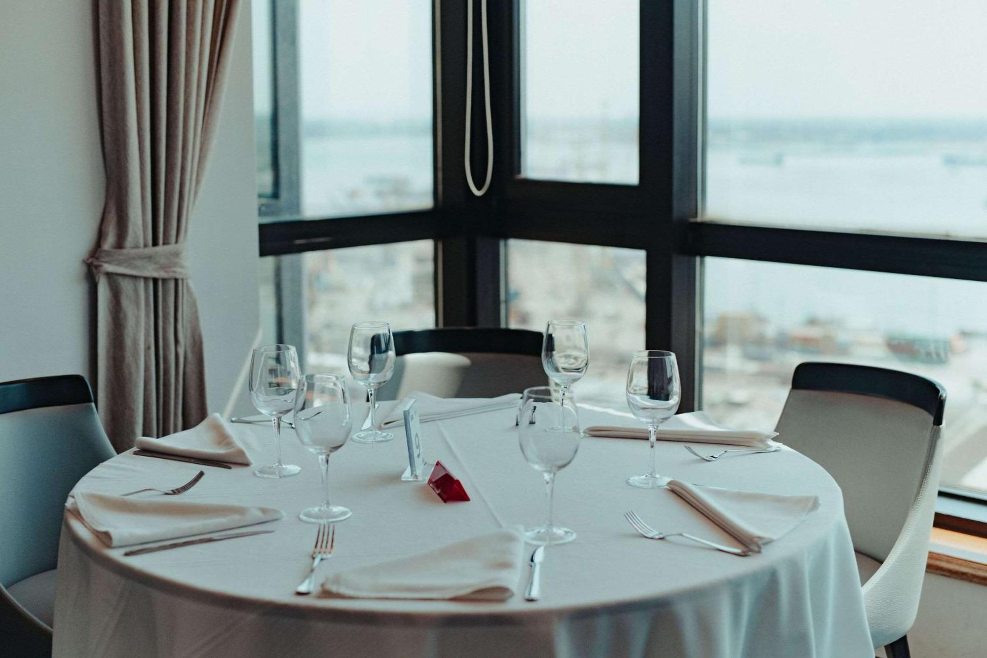 Radisson Victoria Plaza