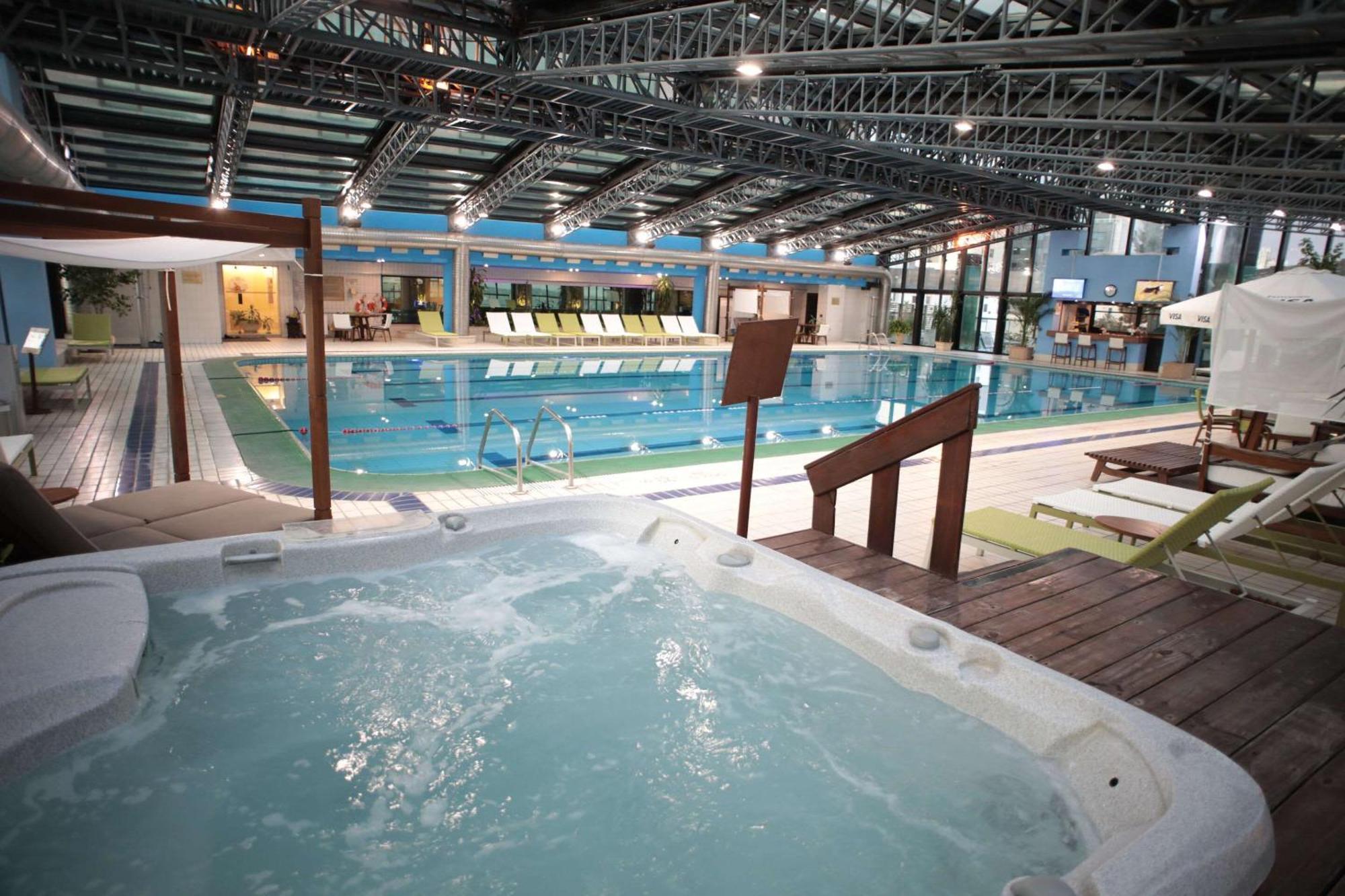 Radisson Victoria Plaza 5*