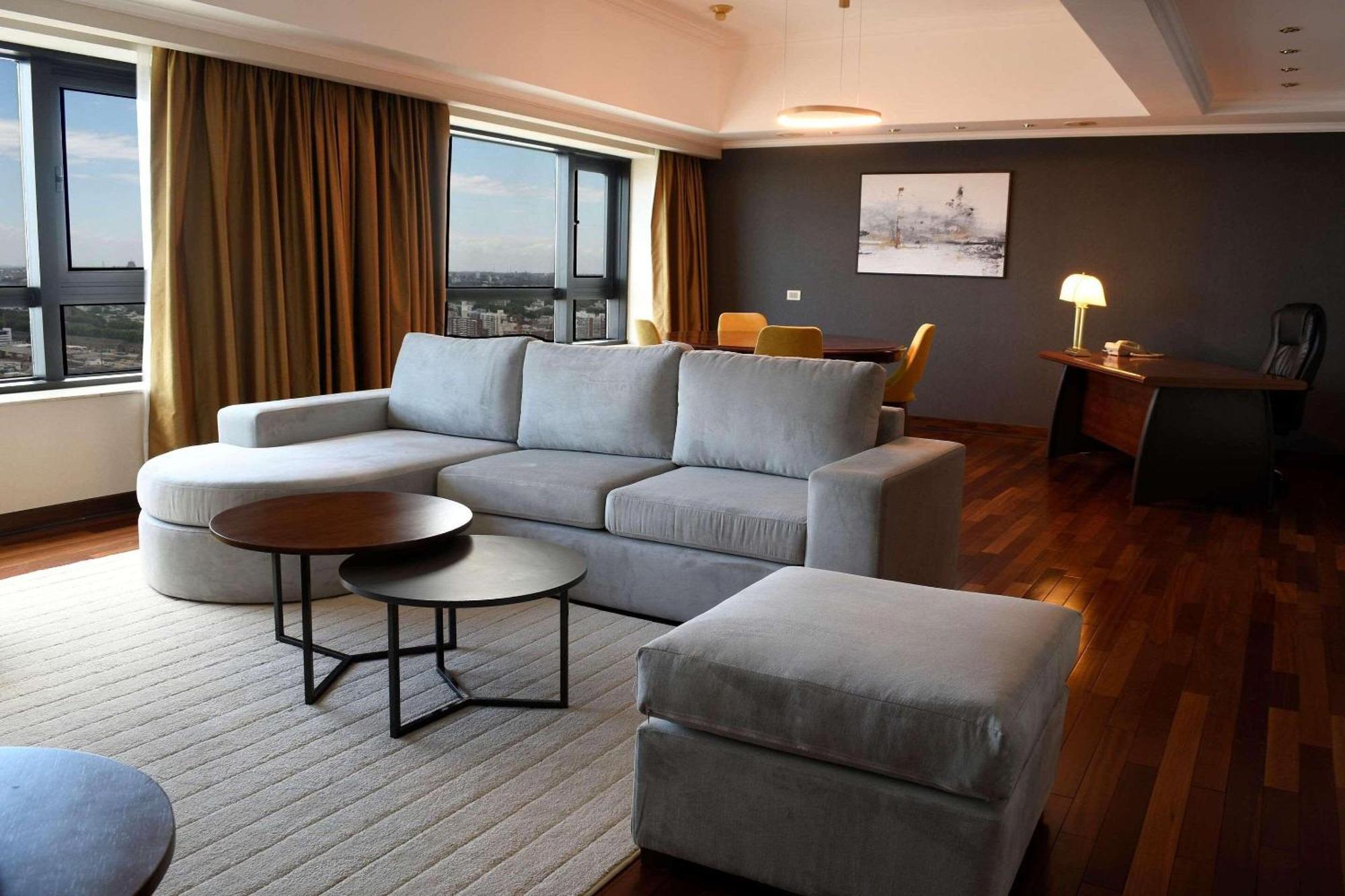 Radisson Victoria Plaza 5*