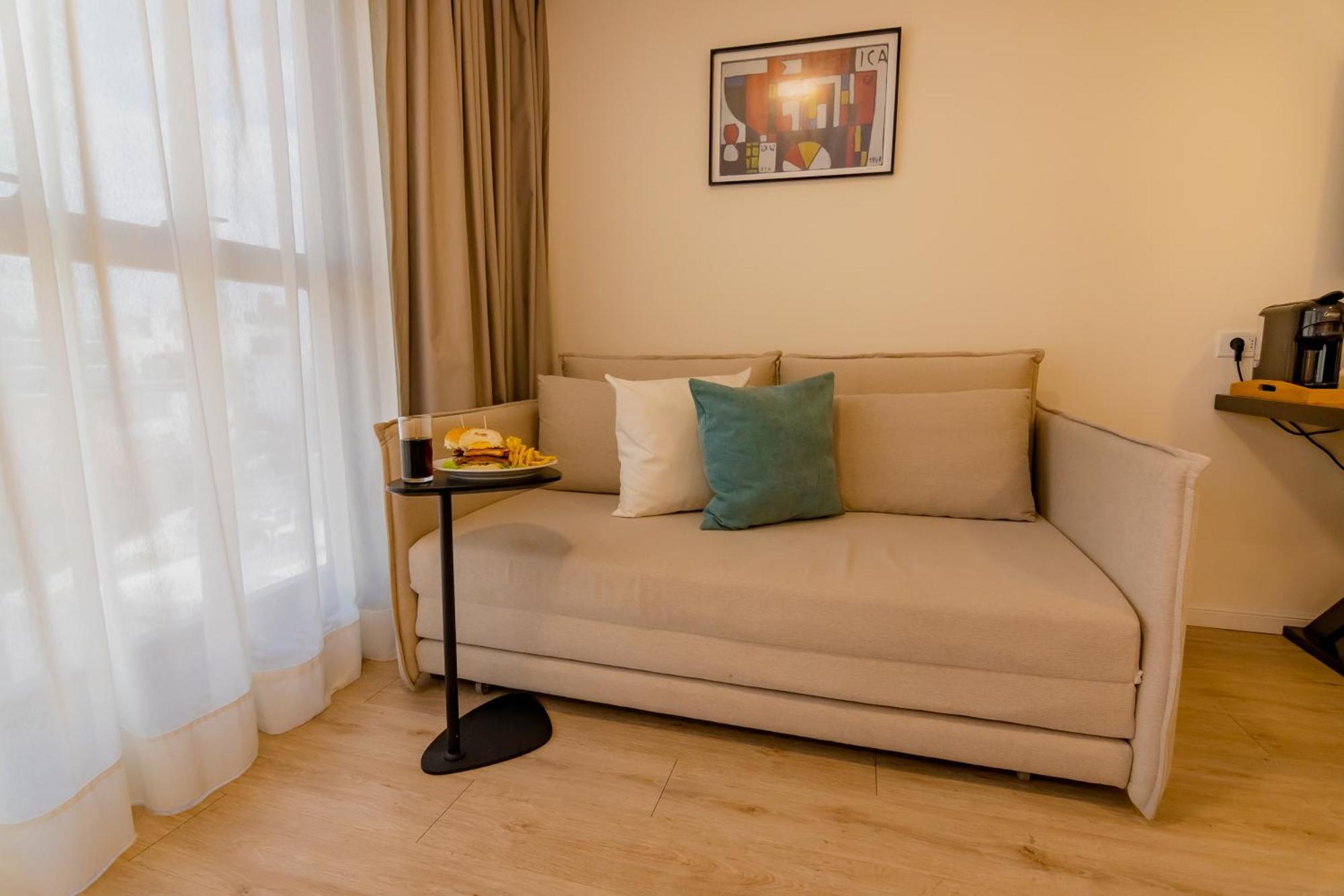 Hotel After 4*