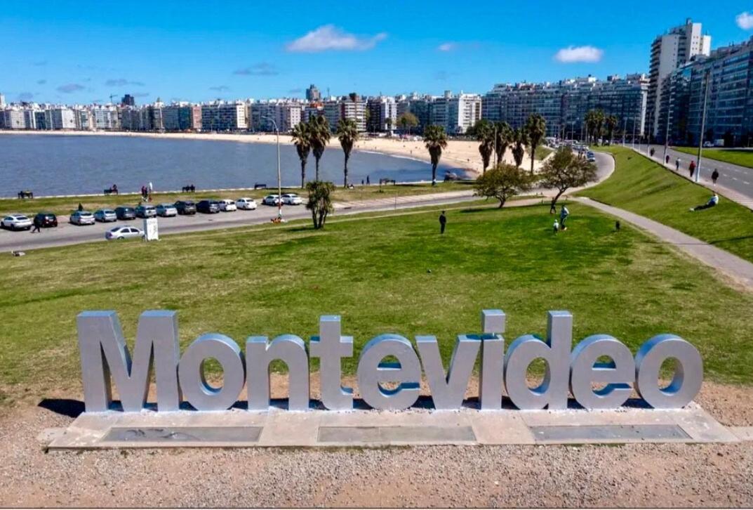Apto A Cuadra De La Playa Pocitos Apartamento Montevideo