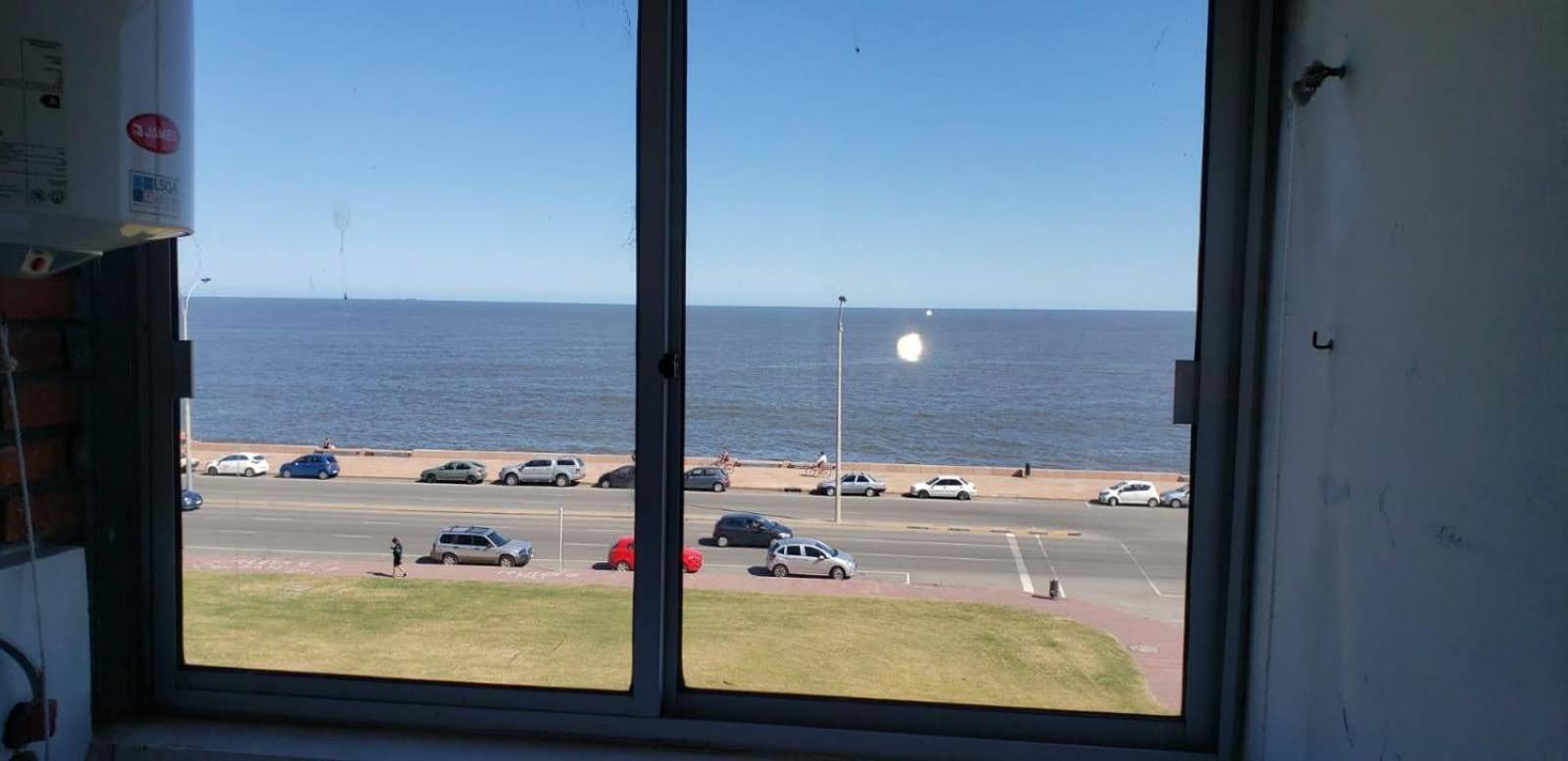 Frente Al Mar * Montevideo
