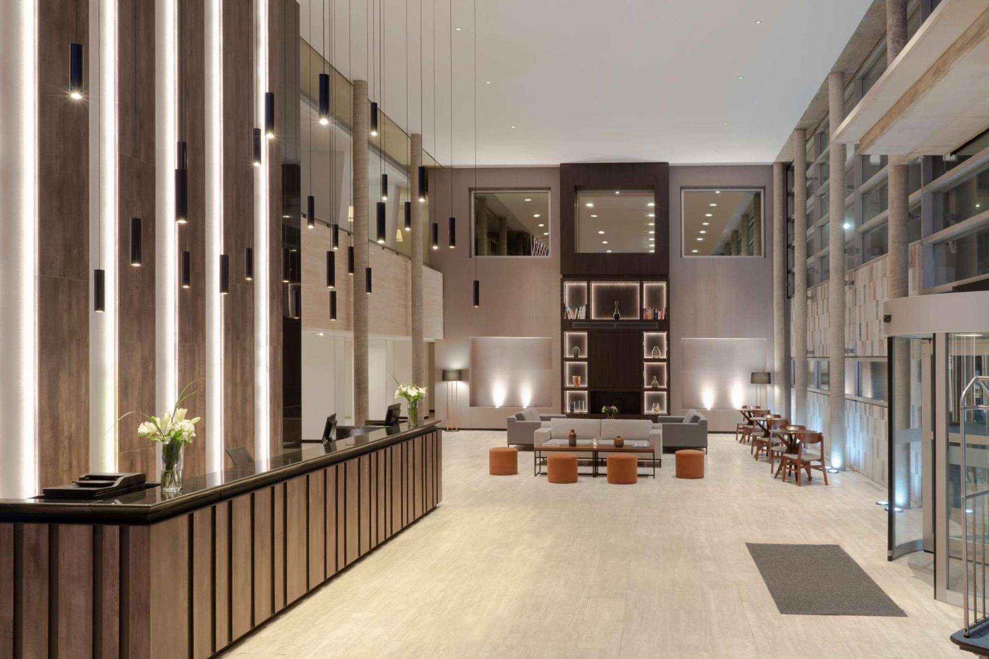Nh Columbia Hotel 4*
