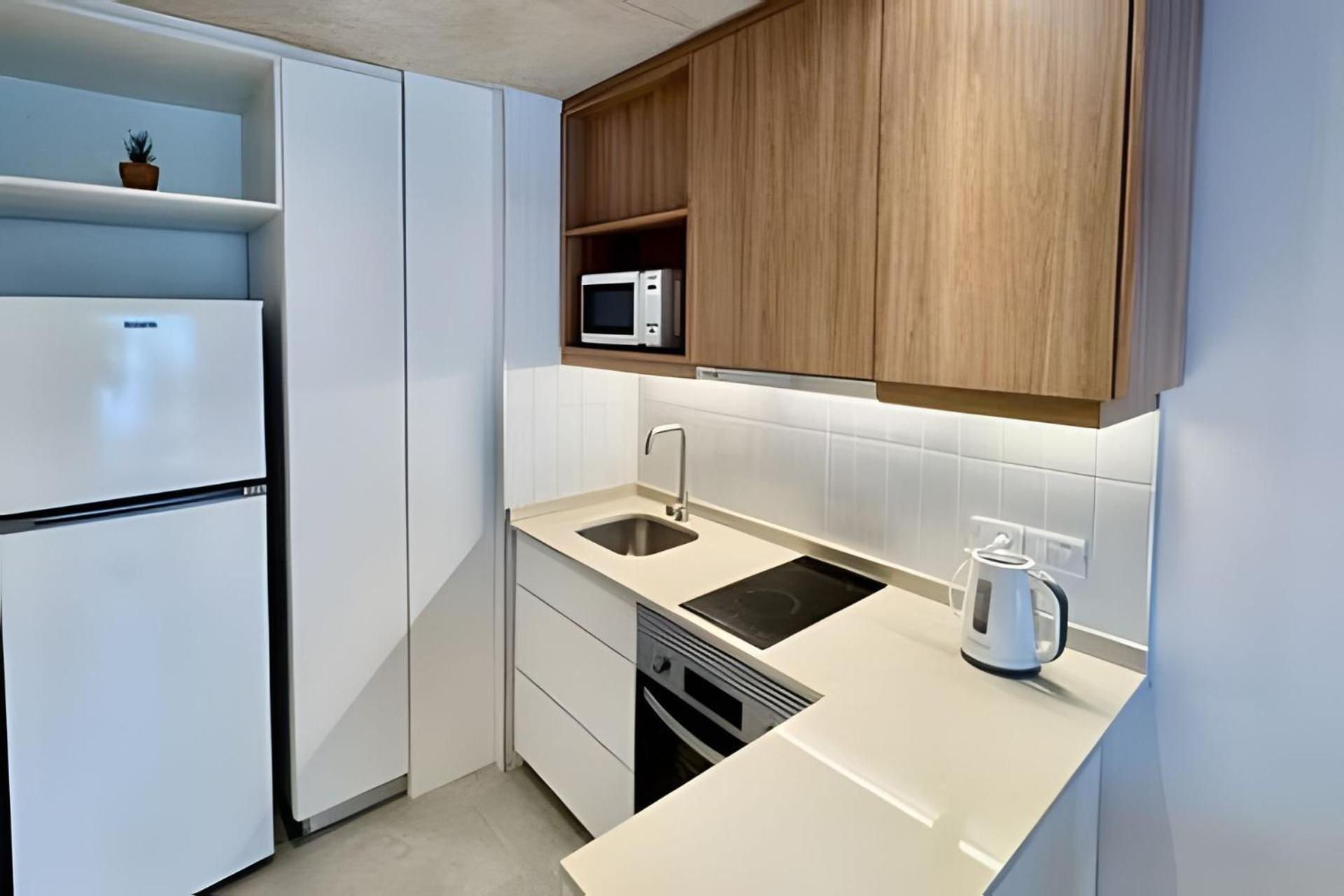 Live Apartment *