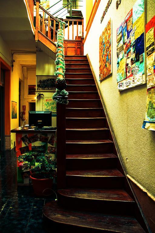 Hostal Planet *
