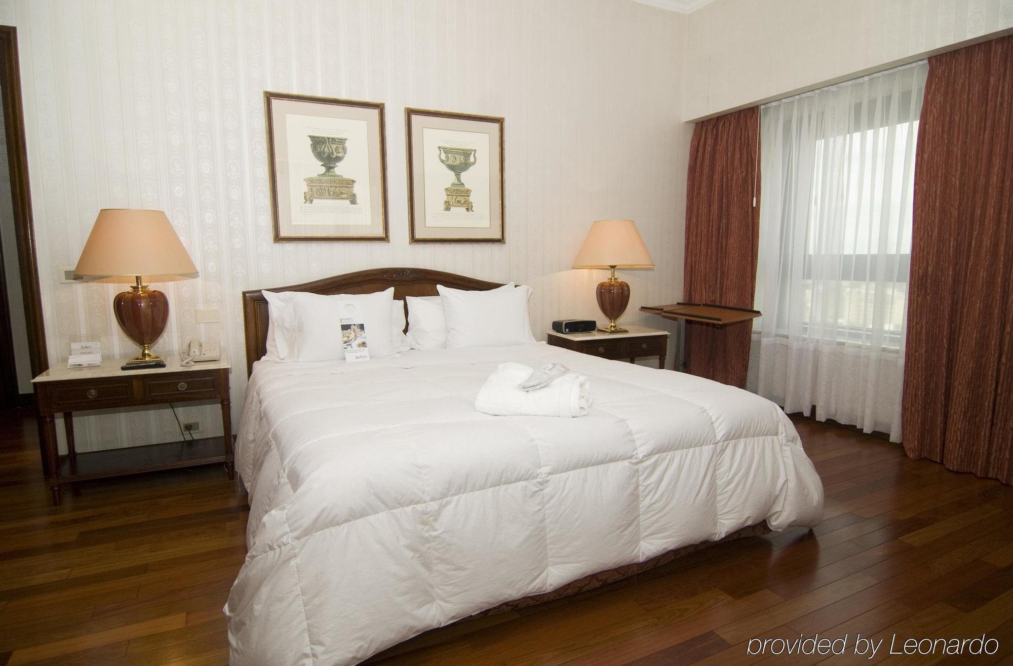 Hotel Radisson Victoria Plaza 5*