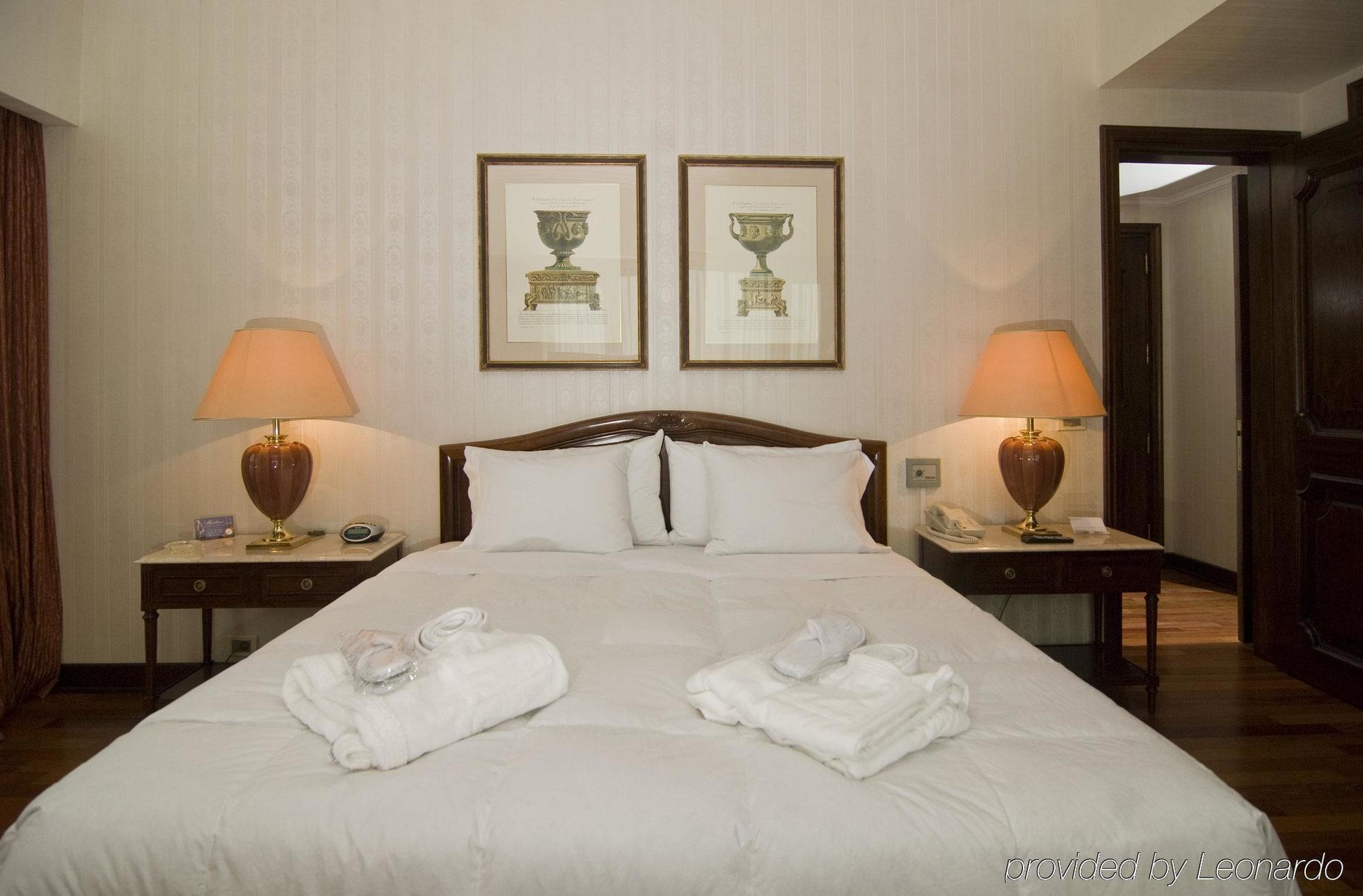 Radisson Victoria Plaza