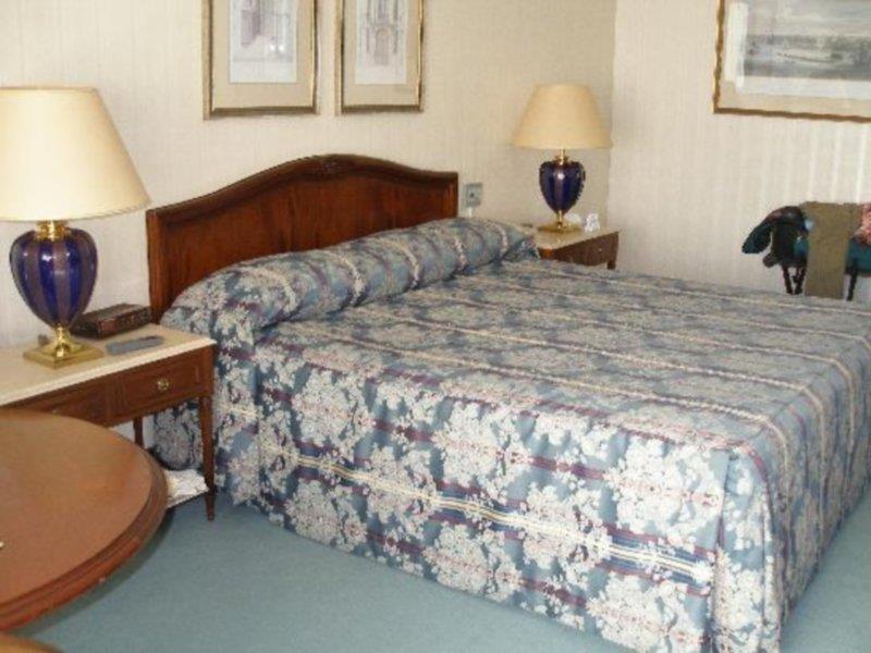 Hotel Radisson Victoria Plaza 5*