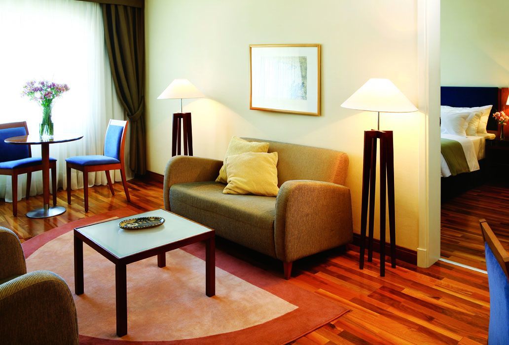 Nh Columbia Hotel 4*