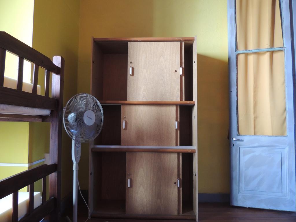 Aca Me Quedo Hostal