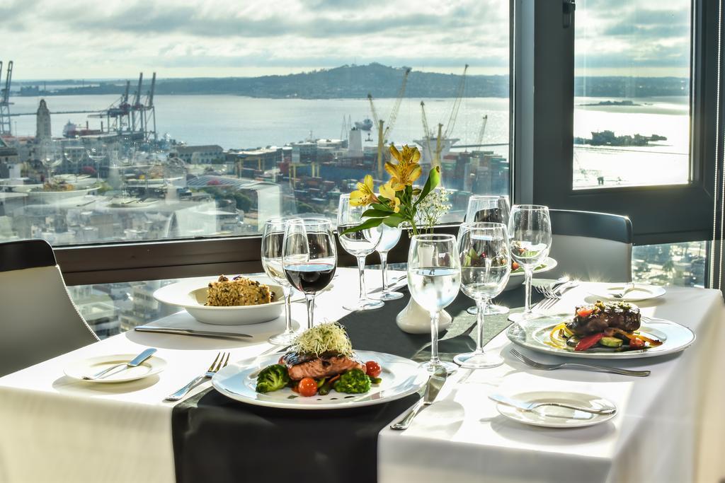 Radisson Victoria Plaza Hotel 5*