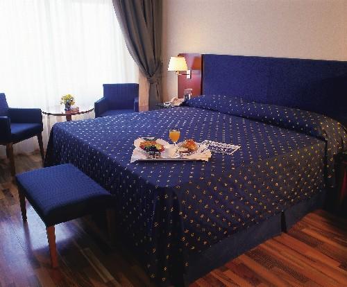 Nh Columbia Hotel 4*