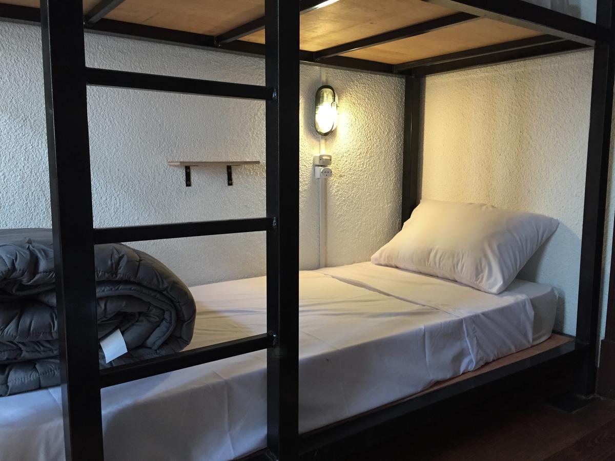Habemus Hostal