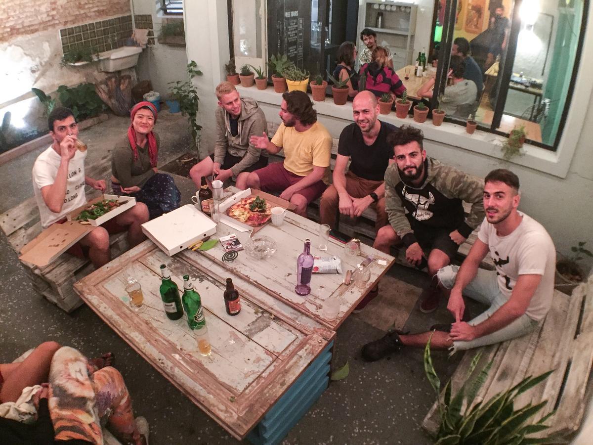 Habemus Hostal