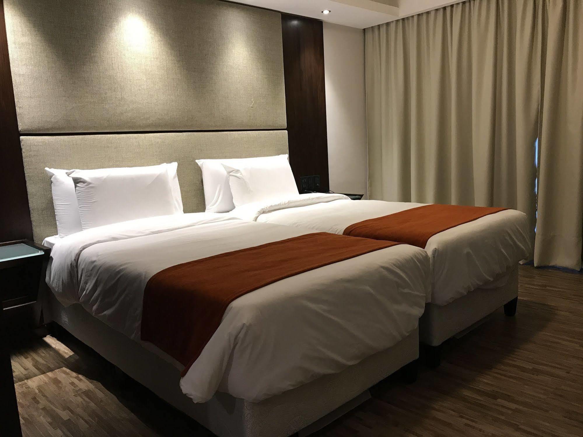Crystal Tower 4*