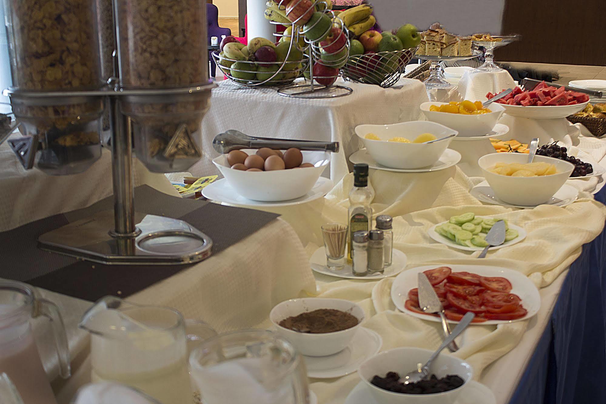 Regency Way Hotel 4*