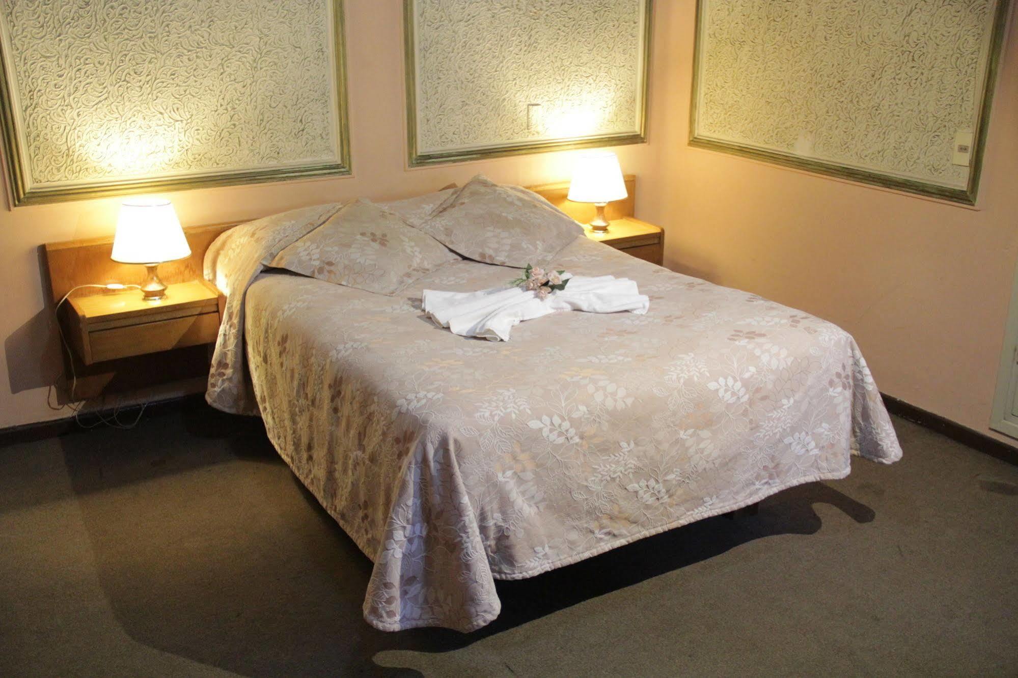 Angeles Hotel