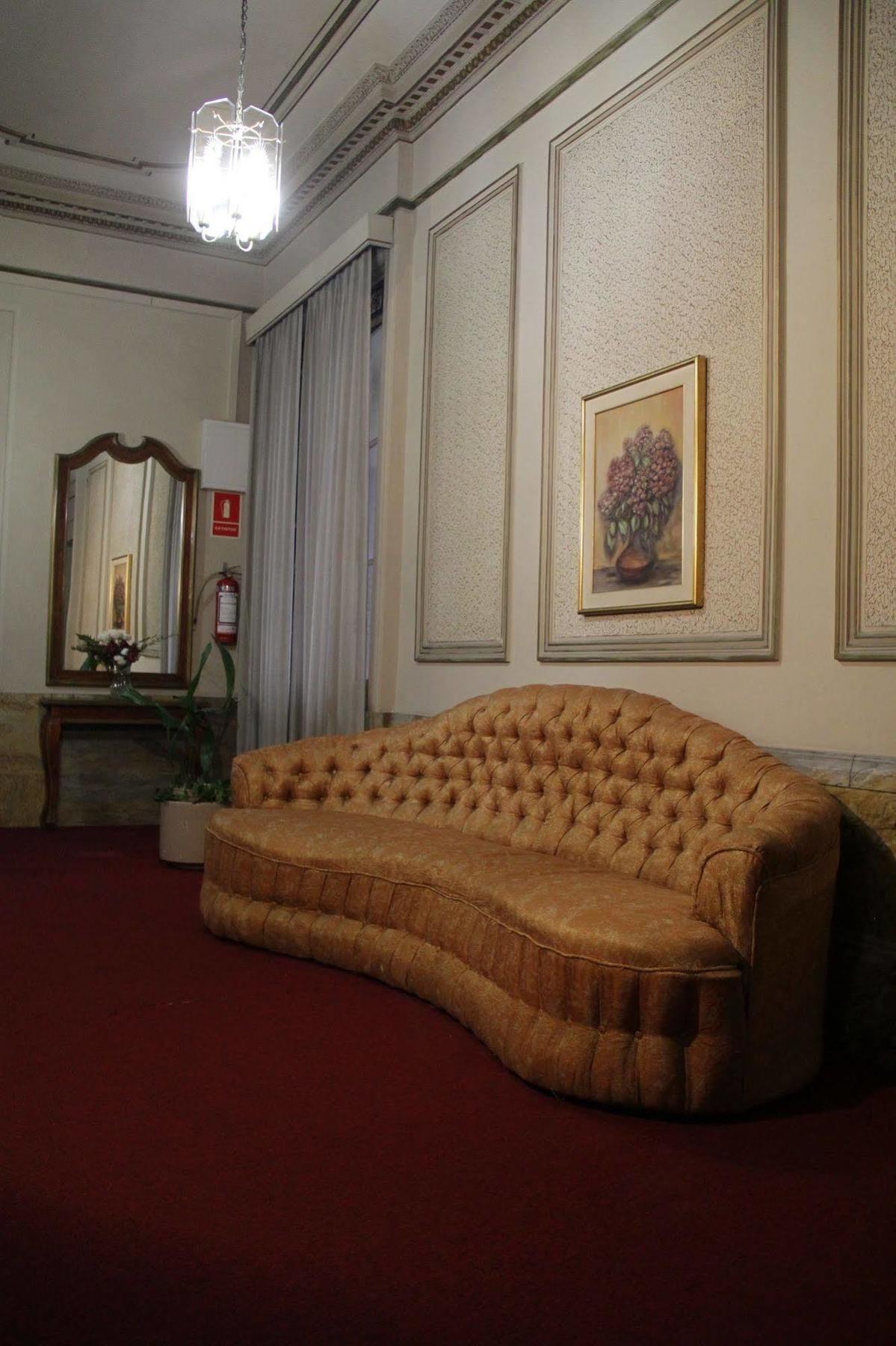 Angeles Hotel