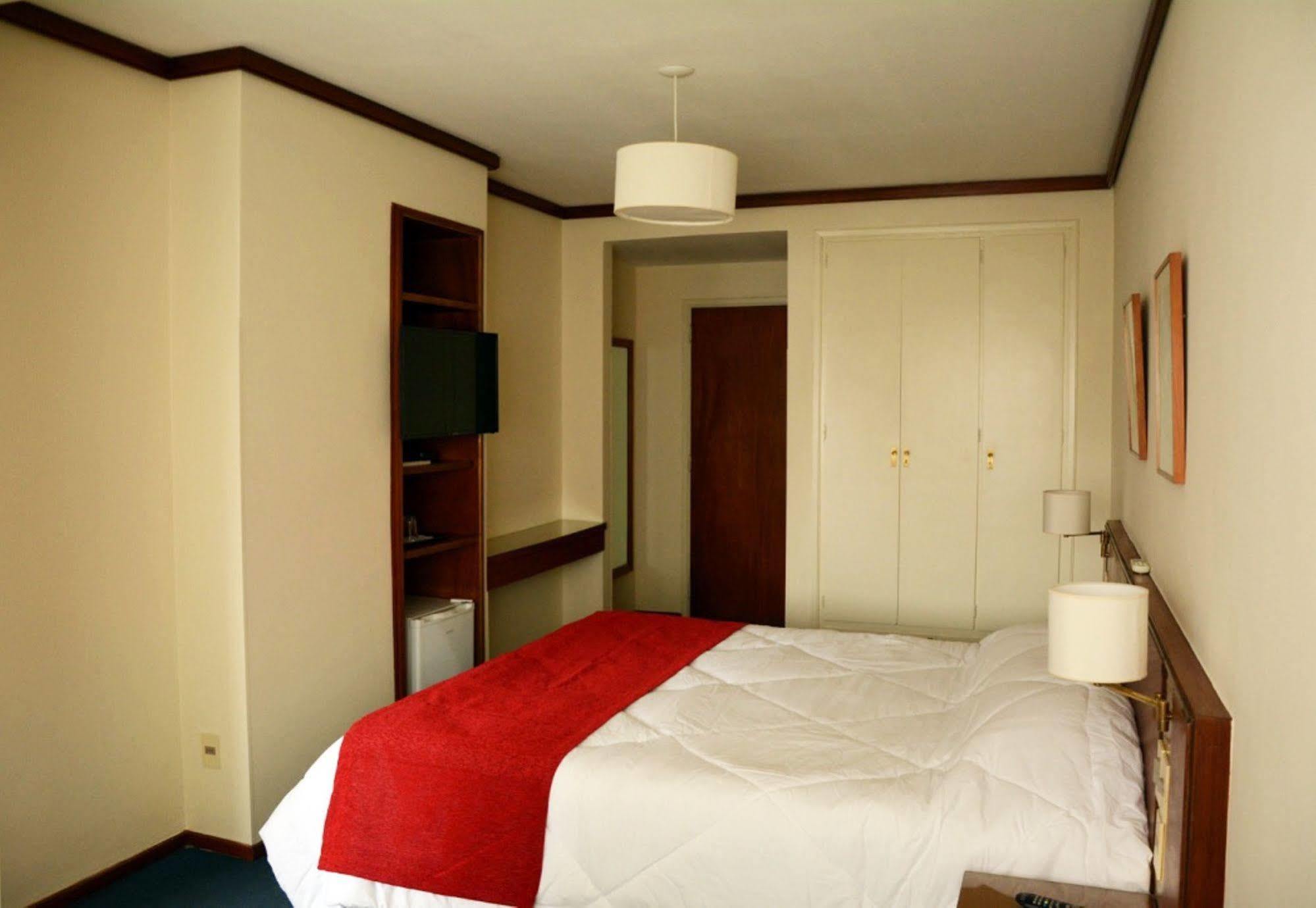 Oxford Hotel 3*