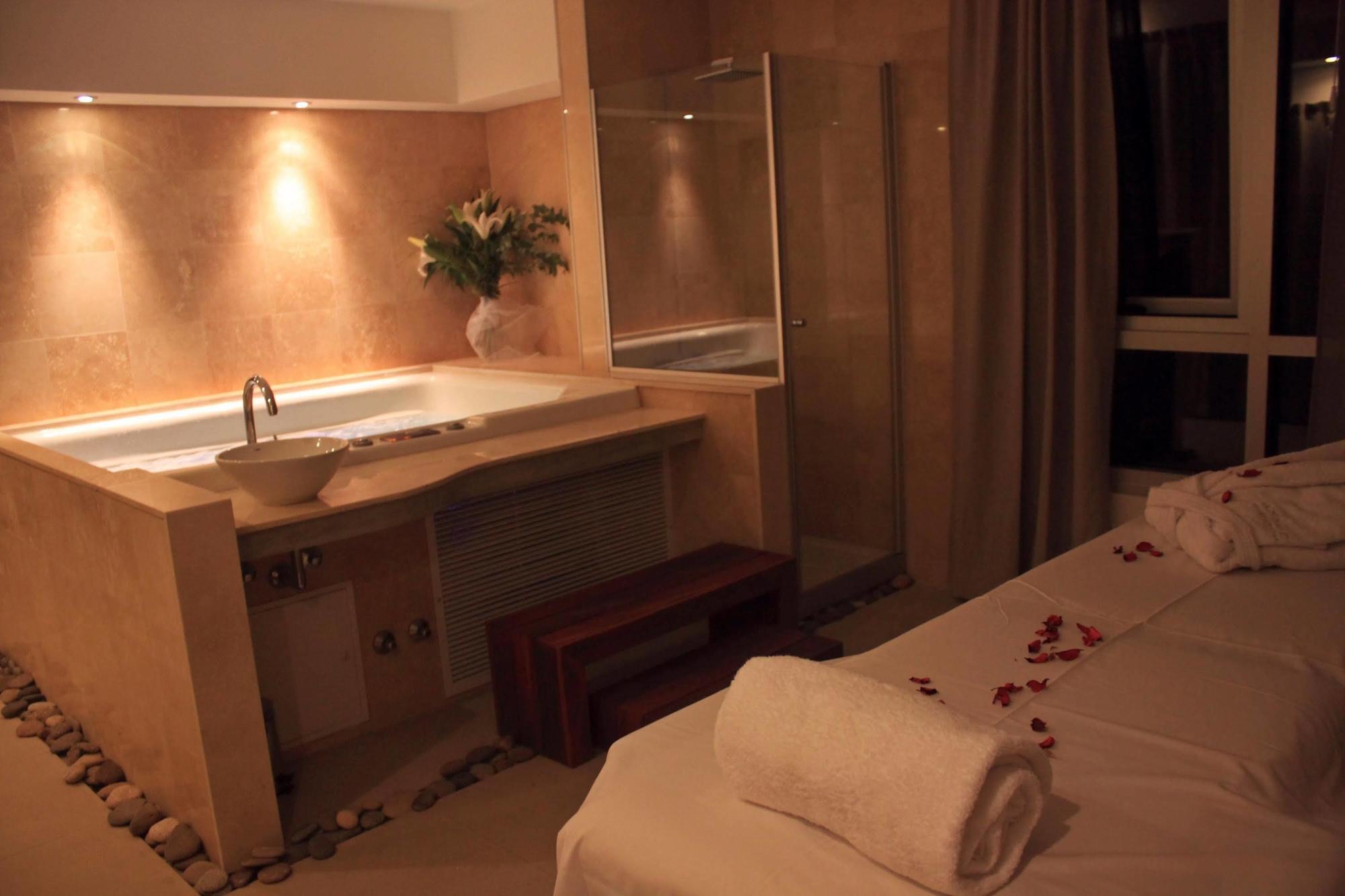 Axsur Design Hotel 4*