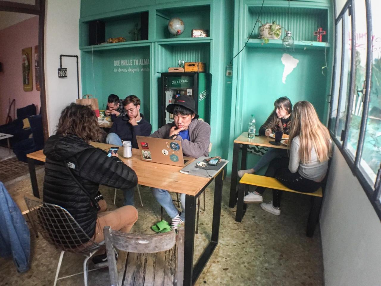 Hostal Habemus