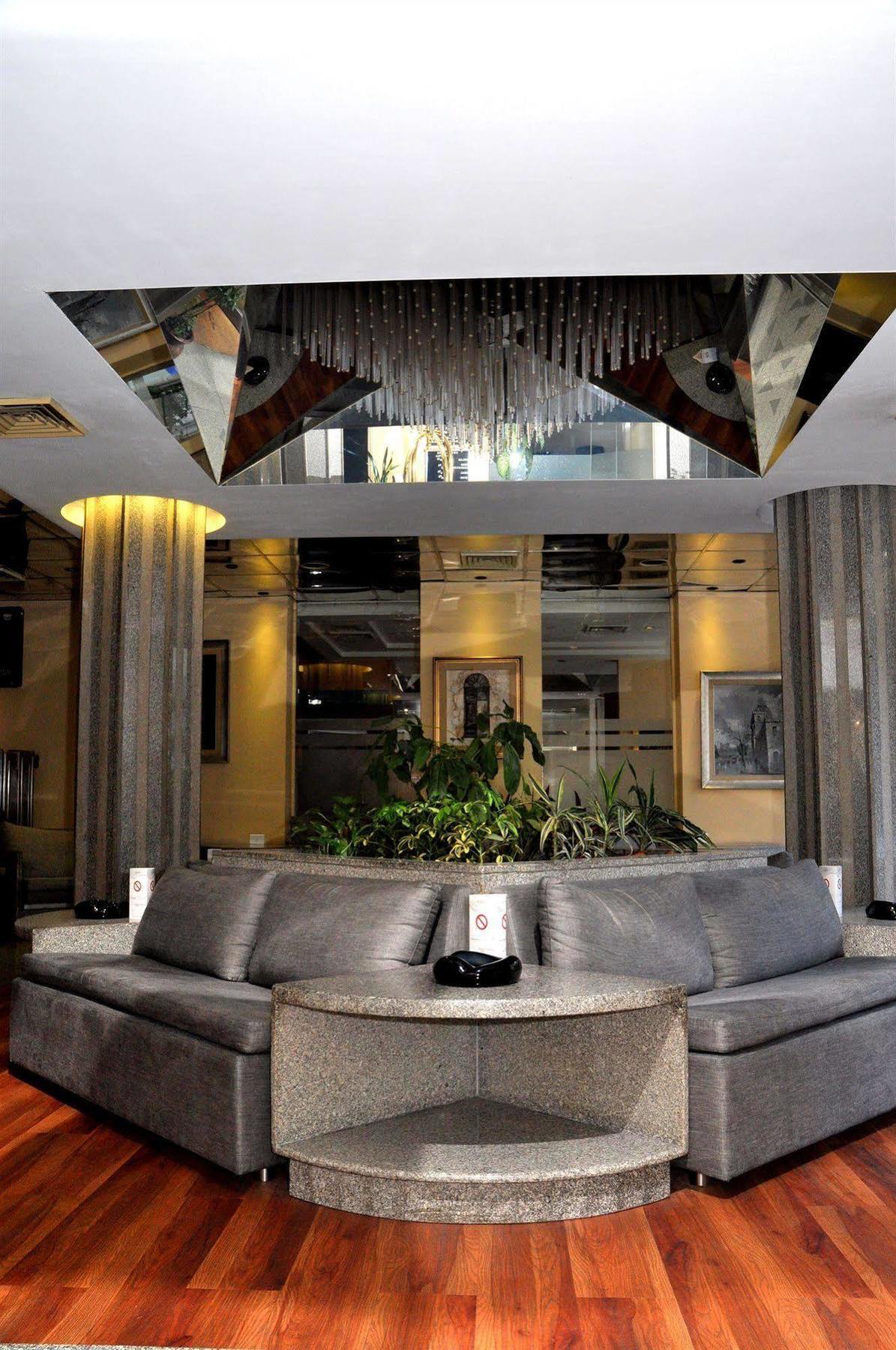 Lafayette 4*