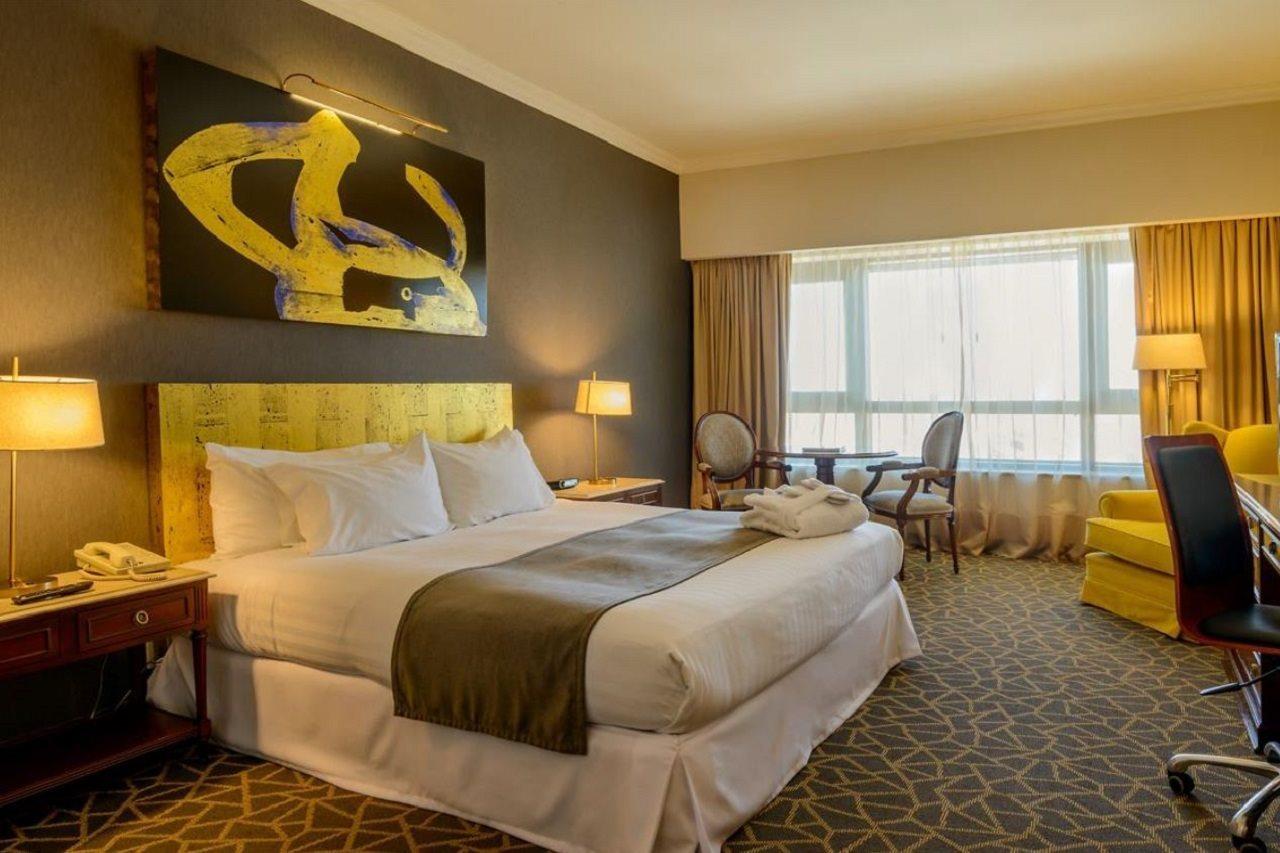 Radisson Victoria Plaza Hotel