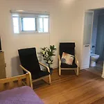 Habitación cuarto grande con baño privado en Parque Rodó