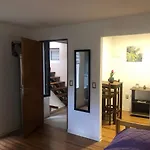 Habitación cuarto grande con baño privado en Parque Rodó