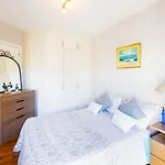 Hermosa habitación en apartamento en Carrasco.