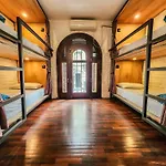 MedioMundo Hostel