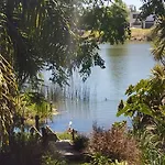 Guest Tiny House - Lake Side